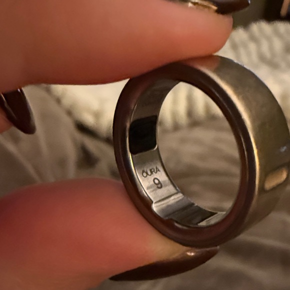 Oura Ring 4 size 9 GOLD - Picture 4 of 4